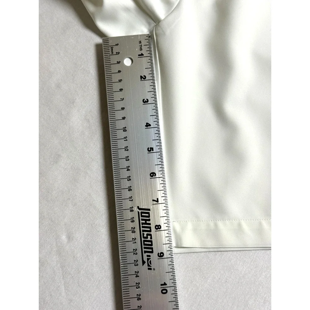 Peter Millar Men golf shorts Size 40 Performance stretch flat front light weight